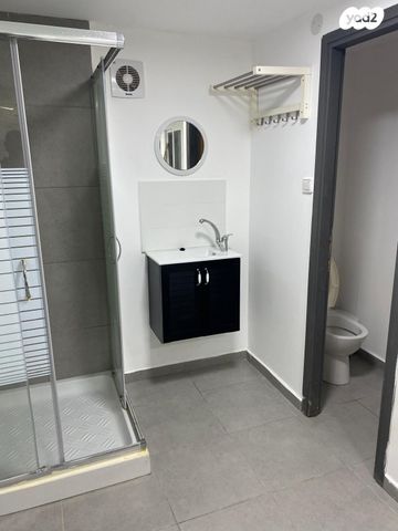 דו משפחתי, מורדי הגטאות, גבעת נשר, נשר