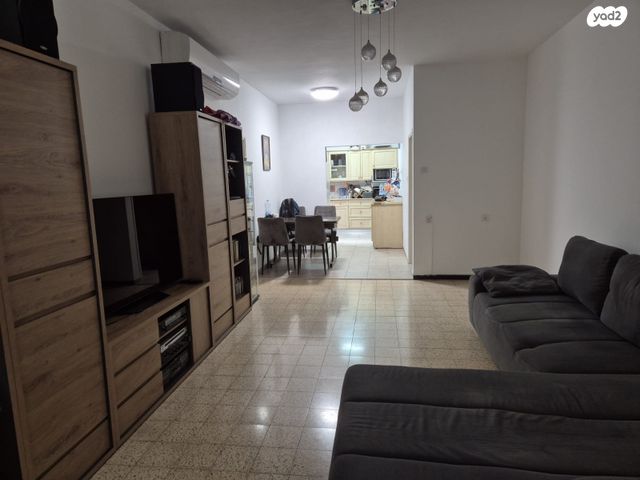 דירה, הנרקיסים, מרכז העיר, סביניה, הוותיקה, קרית ביאליק