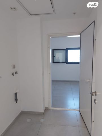 דירה, אריק איינשטיין, דרום חדש, פארק הים, בת ים