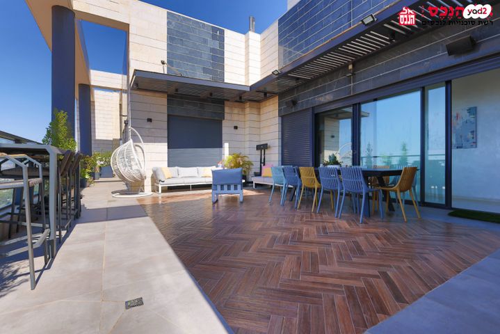 גג/ פנטהאוז, מתחם מרכזי, גני תקווה