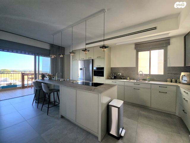 גג/ פנטהאוז, יהודה עמיחי 6, נווה זמר, רעננה