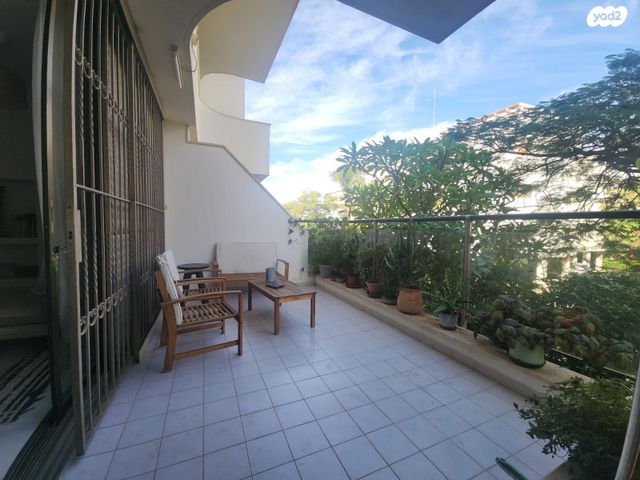 דירת גן, מרכז, הרצליה