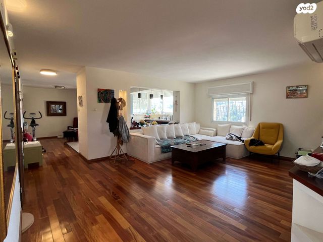 ארמון הנציב, תלפיות מזרח