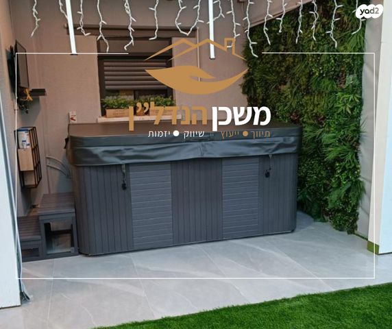 דירת גן, מנשה צלח, רמלה