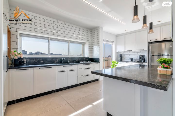 גג/ פנטהאוז, דוד וולפסון, רמז, מערב ותיק, ראשון לציון