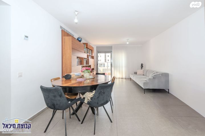 דירה, מרים הנביאה, פסגות אפק, ראש העין