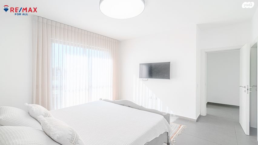 דו משפחתי, החרוב, נאות הפרחים, גן יבנה