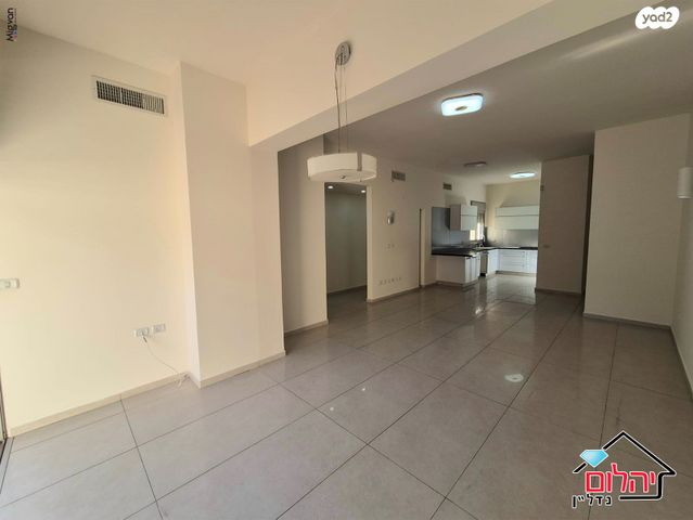 דירת גן, הזמר העברי, כפר סבא