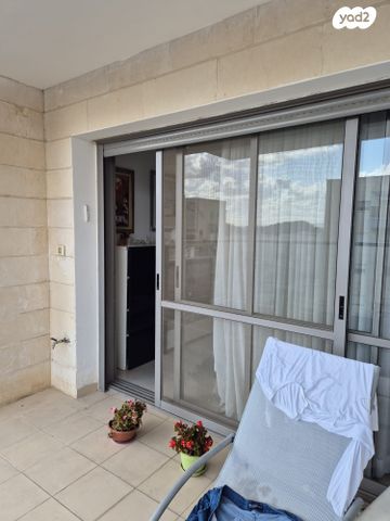 דירה, אתרוג, החורש, חריש