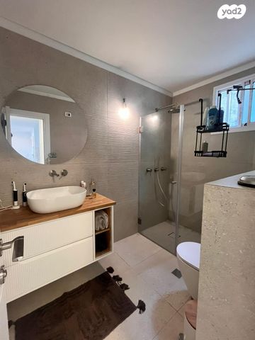 דירת גן, חסידי אומות העולם, רמת אלון, חיפה