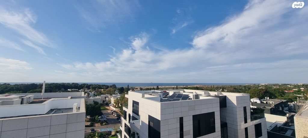 גג/ פנטהאוז, קיסריה