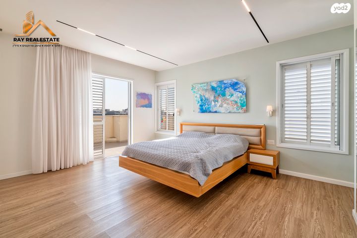 גג/ פנטהאוז, דוד וולפסון, רמז, מערב ותיק, ראשון לציון