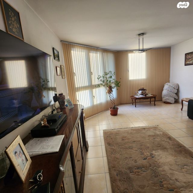 דירה, ז'בוטינסקי 4, עצמאות יוספטל, בת ים