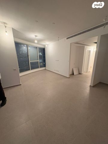 דירה, גרציאני יצחק 10, גני שרונה, קרית הממשלה, תל אביב יפו