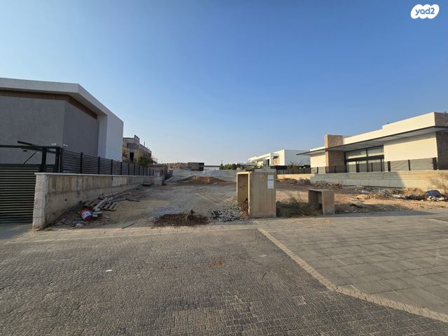 מגרשים, עורבני 6, כרמית, מיתר / כרמית