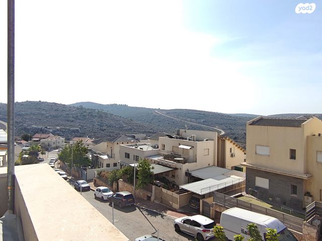 דו משפחתי, בית אריה / עופרים