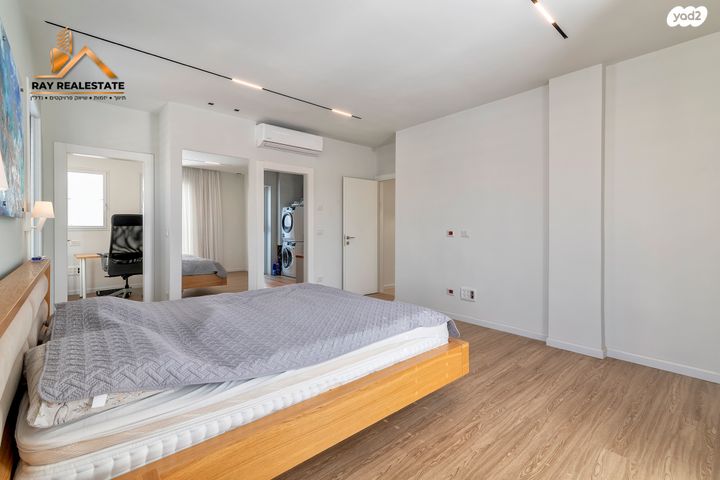 גג/ פנטהאוז, דוד וולפסון, רמז, מערב ותיק, ראשון לציון