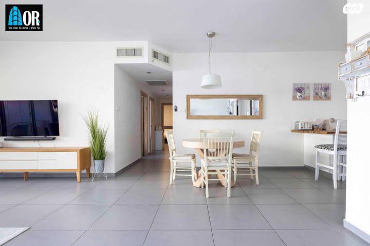 דירה, אפרים קישון, חתני פרס ישראל, באר יעקב