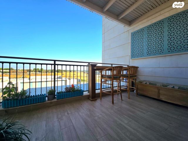 גג/ פנטהאוז, יהודה עמיחי 6, נווה זמר, רעננה