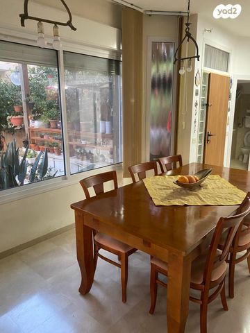 דו משפחתי, מורדי הגטאות, גבעת נשר, נשר