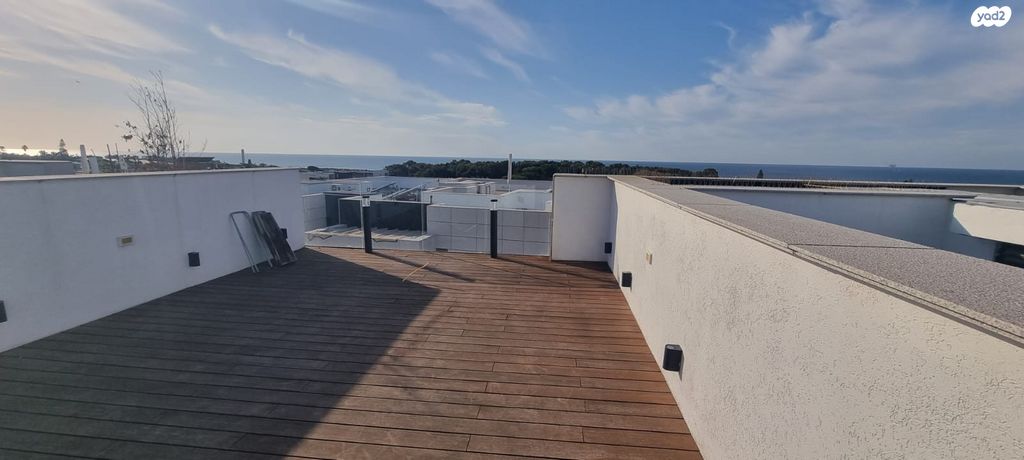 גג/ פנטהאוז, קיסריה