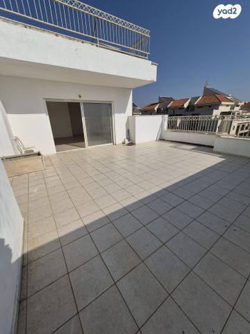 גג/ פנטהאוז, ראשונים, כפר סבא