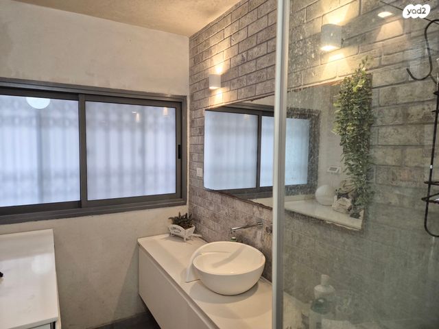 דירת גן, כפר סבא הצעירה, כפר סבא