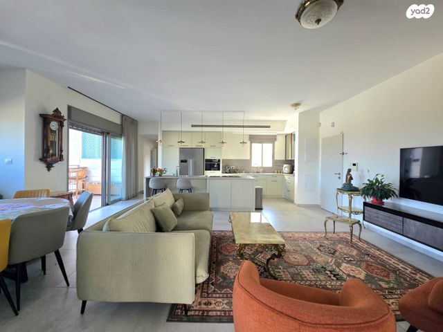 גג/ פנטהאוז, יהודה עמיחי 6, נווה זמר, רעננה