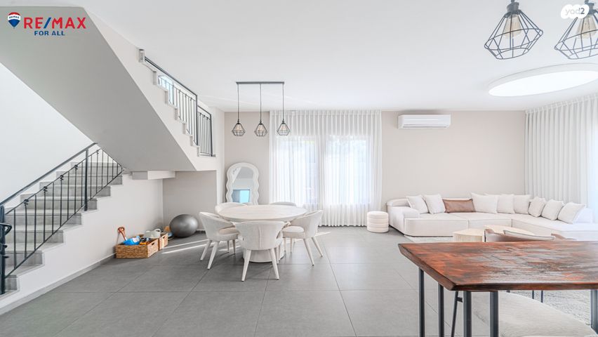 דו משפחתי, החרוב, נאות הפרחים, גן יבנה