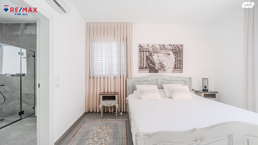 דו משפחתי, החרוב, נאות הפרחים, גן יבנה