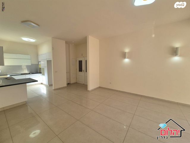 דירת גן, הזמר העברי, כפר סבא