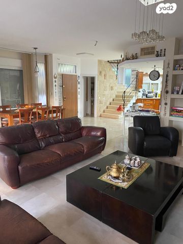 דו משפחתי, מורדי הגטאות, גבעת נשר, נשר