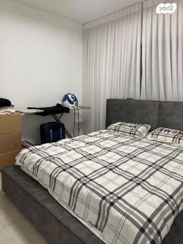 דירה, ש"י עגנון, משכנות האומנים, קרית מוצקין