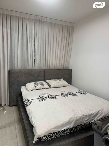 דירה, ש"י עגנון, משכנות האומנים, קרית מוצקין