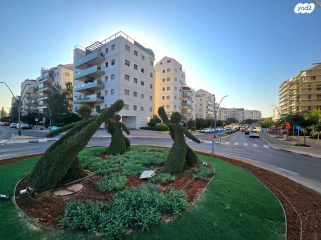 גג/ פנטהאוז, יהודה עמיחי 6, נווה זמר, רעננה