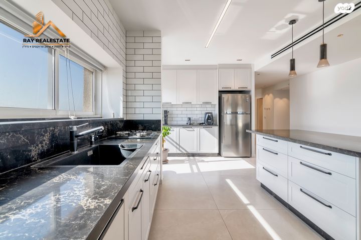 גג/ פנטהאוז, דוד וולפסון, רמז, מערב ותיק, ראשון לציון