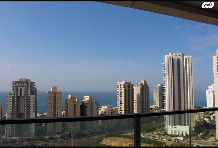 דירה, אמנון ליפקין שחק, נוף הטיילת, נתניה