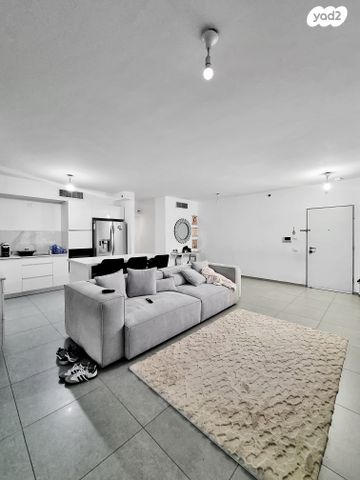 אברהם מחרז 18