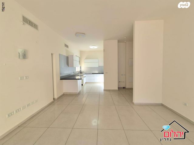 דירת גן, הזמר העברי, כפר סבא