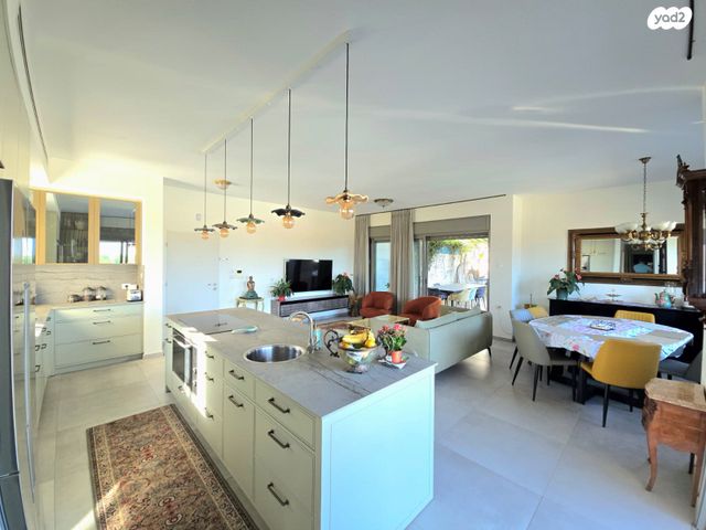 גג/ פנטהאוז, יהודה עמיחי 6, נווה זמר, רעננה