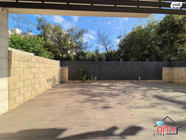 דירת גן, הזמר העברי, כפר סבא