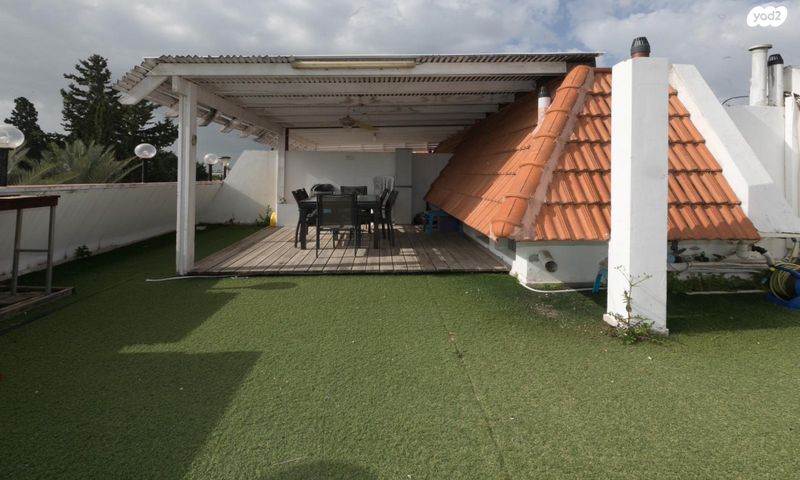 טריפלקס, סנה 12, הרצליה