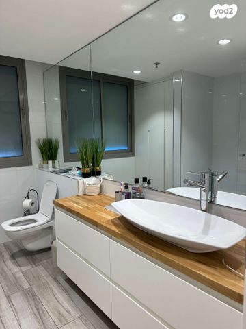 דירה, ש"י עגנון, משכנות האומנים, קרית מוצקין