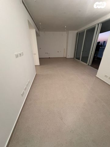 דירה, גרציאני יצחק 10, גני שרונה, קרית הממשלה, תל אביב יפו