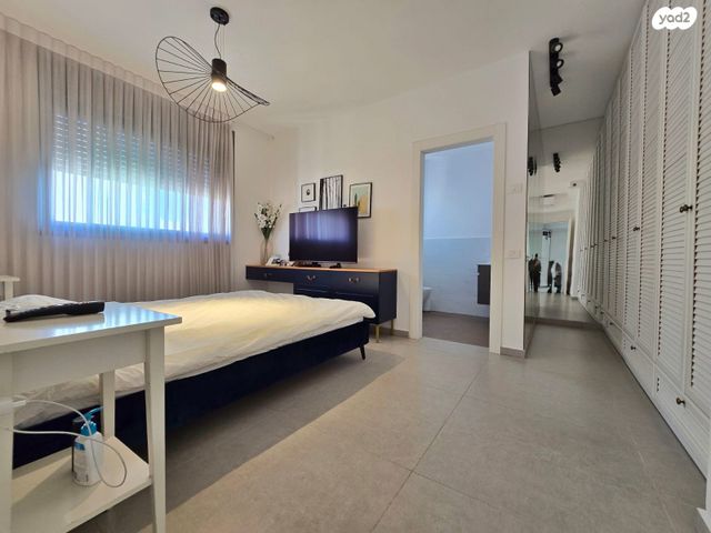 דירה, יצחק שדה, אזור