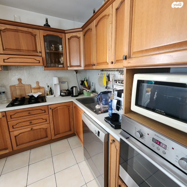 דירה, ז'בוטינסקי 4, עצמאות יוספטל, בת ים