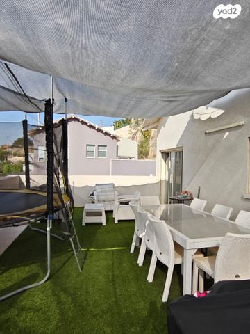 דו משפחתי, בית אריה / עופרים