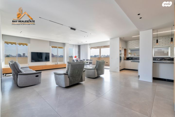 גג/ פנטהאוז, דוד וולפסון, רמז, מערב ותיק, ראשון לציון