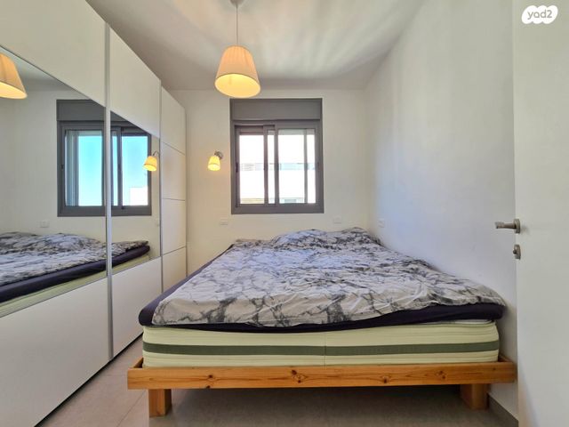 דירה, יצחק שדה, אזור