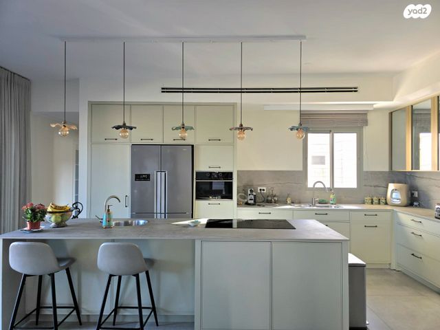 גג/ פנטהאוז, יהודה עמיחי 6, נווה זמר, רעננה